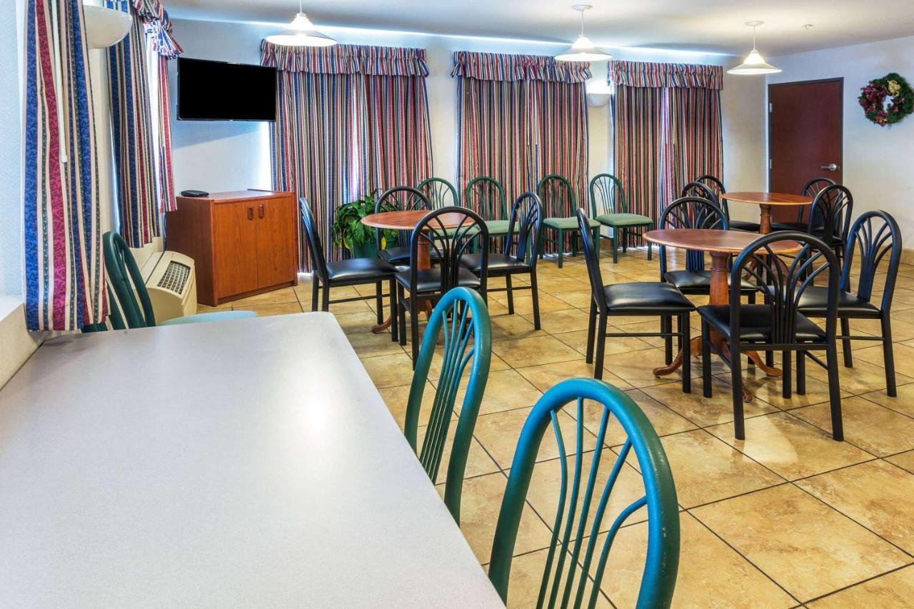 Hotel Super 8 By Wyndham Gresham/Portland Area Or Exterior foto